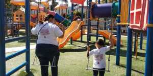 Posvojila je deklico, za katero je skrbela kot medicinska sestra