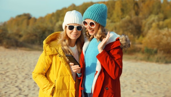 Corner Item Image - Igrivost pri oblačenju: zakaj nam izbiranje živih barv lahko dvigne razpoloženje