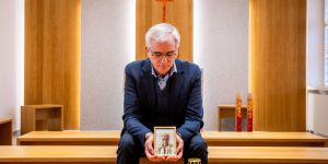 Resnica, ki jo je izvedel šele pri 40 letih: “Moral bi biti mrtev”