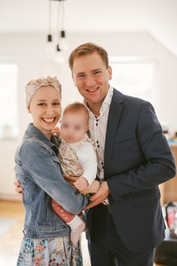 Anže in Karolina Marinko s hčerko Ajdo