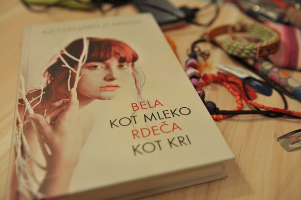 Bela kot mleko, rdeča kot kri