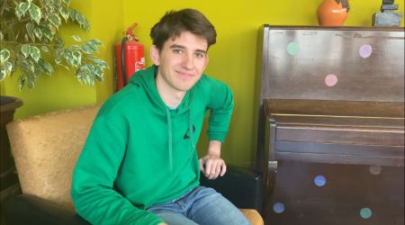 Matej goreče pričuje, četudi jecljaje: “Ne pozabljam tega, kar je Bog storil zame”