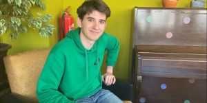 Matej goreče pričuje, četudi jecljaje: “Ne pozabljam tega, kar je Bog storil zame”