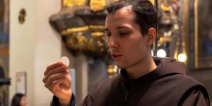 Nekoč je menil, da so redovniki leni, a Bog ga je poklical prav mednje