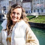 Nasmejana, hvaležna, razigrana: mlada babica Andreja Poljanec