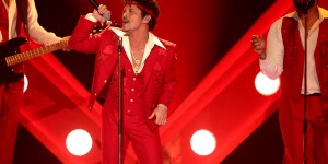 Presenetljiva gesta, s katero je Bruno Mars začel svojo turnejo