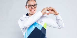 Gasilka, ki pomaga na kmetiji in v delavnici, je prva Slovenka na paraolimpijskih igrah