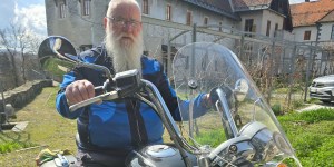 Ko so prišli k njemu po blagoslov, si je najprej izprosil en krog z motorjem