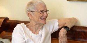 Profesorica, ki je vse življenje učila o smrti, zdaj daje svojo zadnjo lekcijo