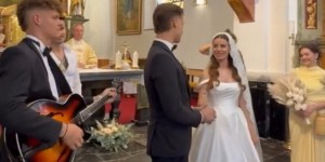 Član skupine Firbci se je s čudovito pesmijo poklonil svoji nevesti