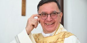 Pri 73 letih je postal duhovnik: “Za Boga ni nikoli prepozno”