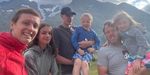 V hribe z otroki: “Svoje želje in ambicije moramo nekoliko potisniti na stran”